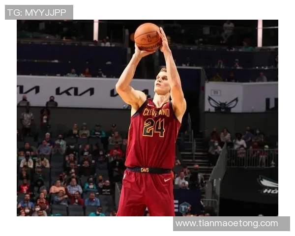 延续火热手感！马尔卡宁半场10中7得到19分2篮板