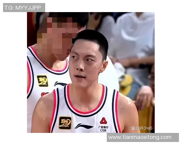 遮天蔽日！吴羽佳篮下补防大帽谢智杰上篮